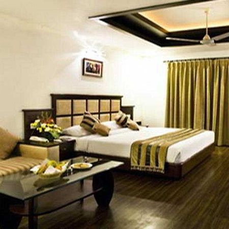 Hotel Parkland Chirag Enclave Yeni Delhi Dış mekan fotoğraf