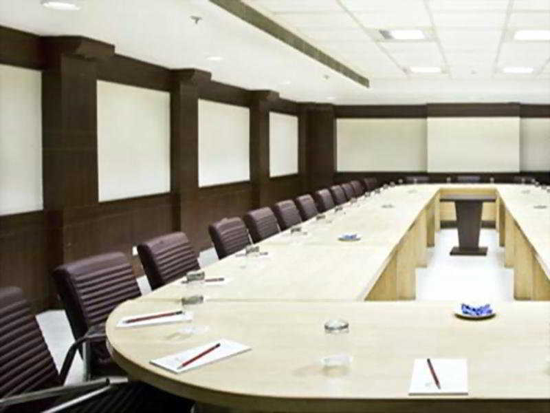 Hotel Parkland Chirag Enclave Yeni Delhi Dış mekan fotoğraf